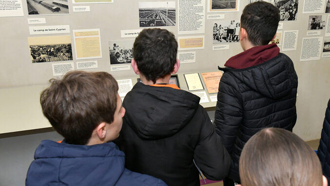 Collégiens en visite à la Maison d'Izieu